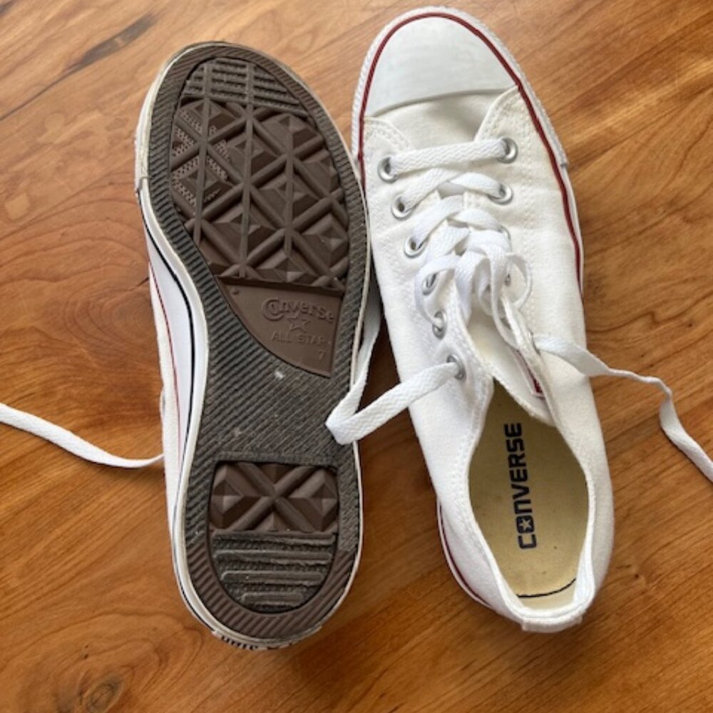 Classic White Low-Top Canvas Sneakers with Red Trim - Picture 5 of 5